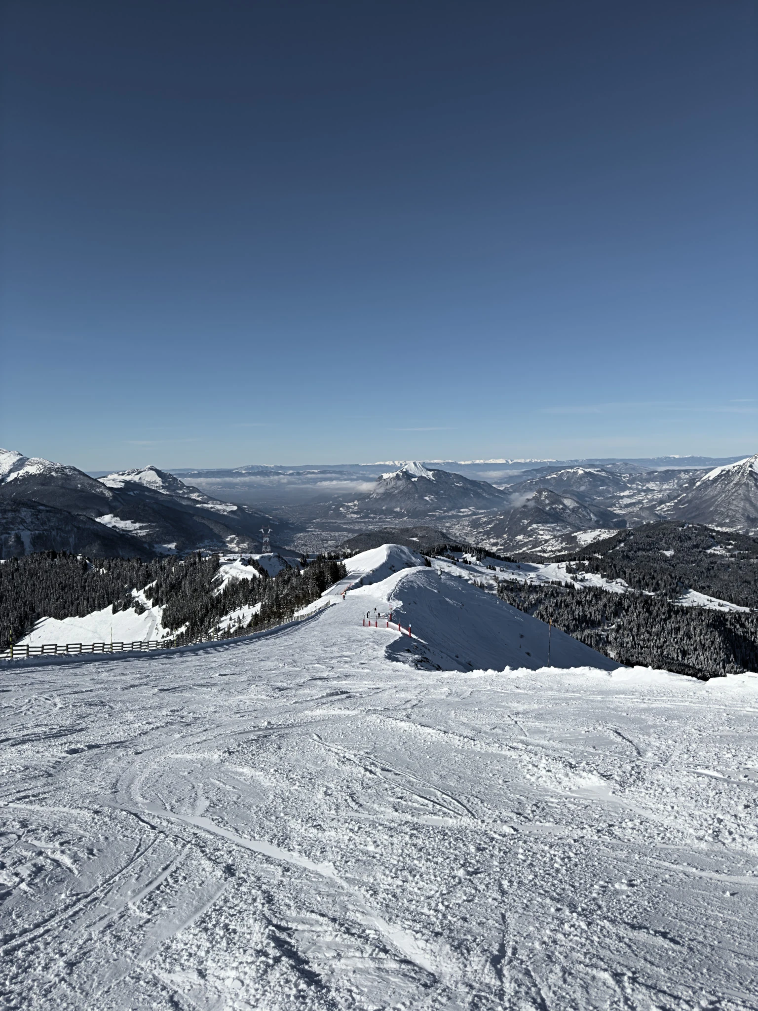Avant : paysage de montagne enneigé